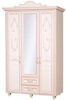 Шкаф трехдверный